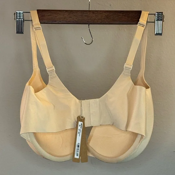 SKIMS Ultimate Push Up Plunge Bra - Picture 2 of 2